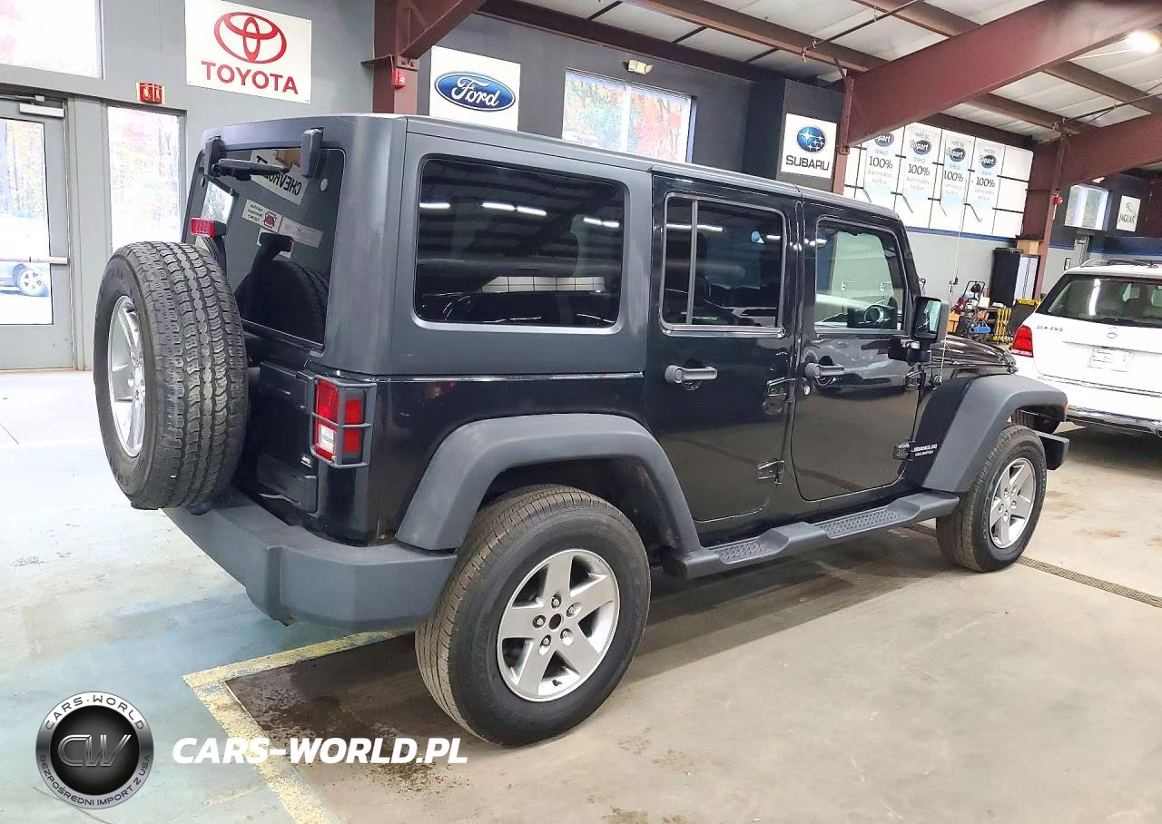 2012 Jeep Wrangler Unlimited Rubicon VIN:1C4BJWFGXCL108514 - 3