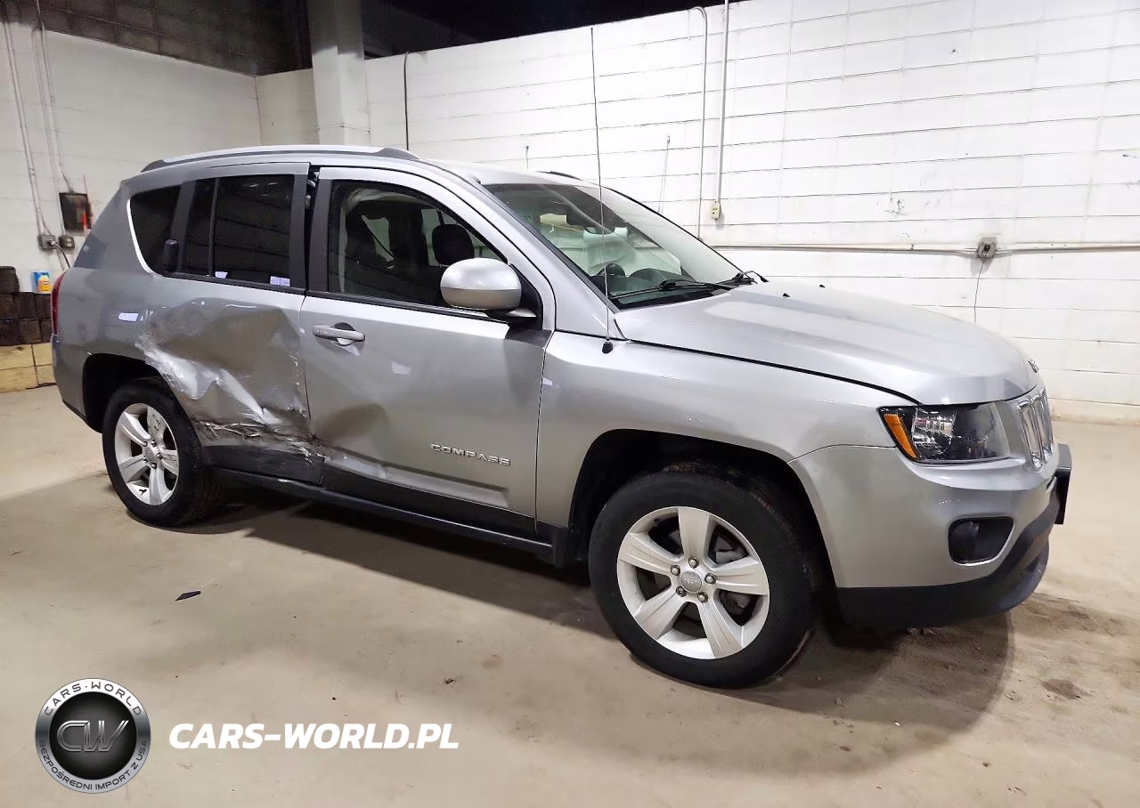 2016 Jeep Compass Latitude VIN:1C4NJDEB5GD757807 - 4