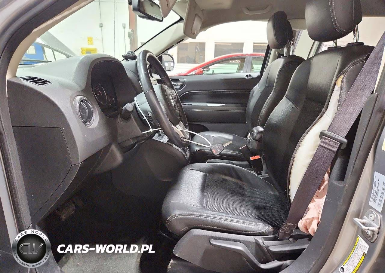 2016 Jeep Compass Latitude VIN:1C4NJDEB5GD757807 - 7