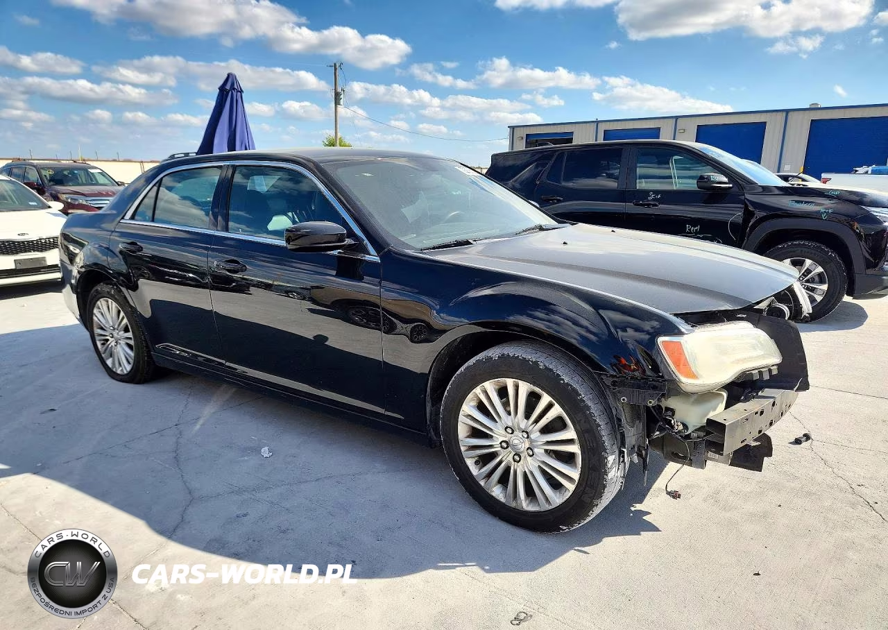 2014 Chrysler 300 VIN:2C3CCARG0EH151082 - 4