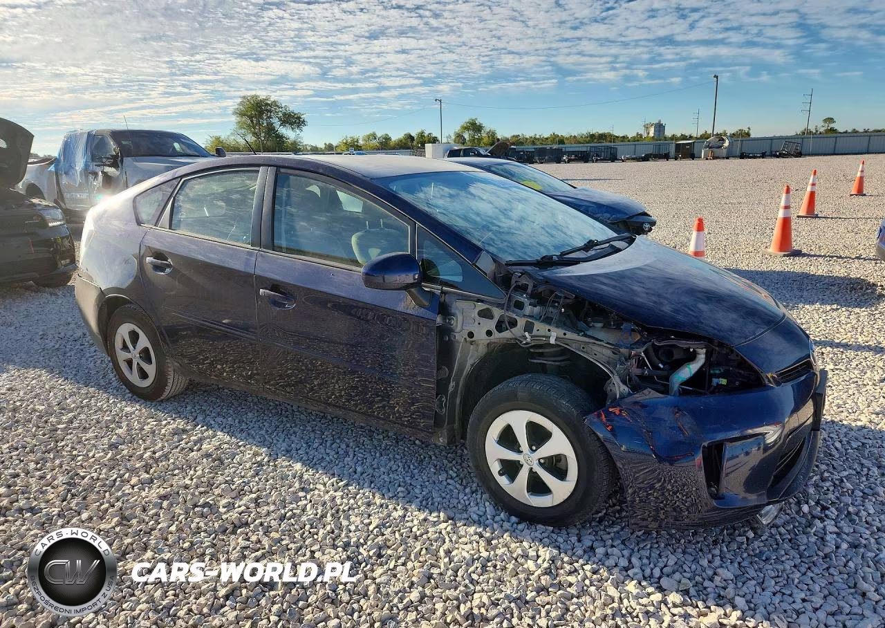 2015 Toyota Prius Two VIN:JTDKN3DU6F0460829 - 4