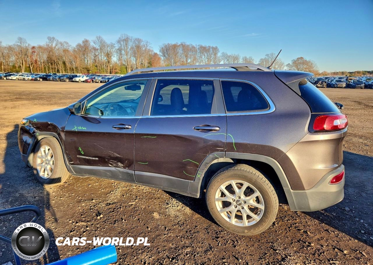 2015 Jeep Cherokee Latitude VIN:1C4PJLCB5FW601842 - 2