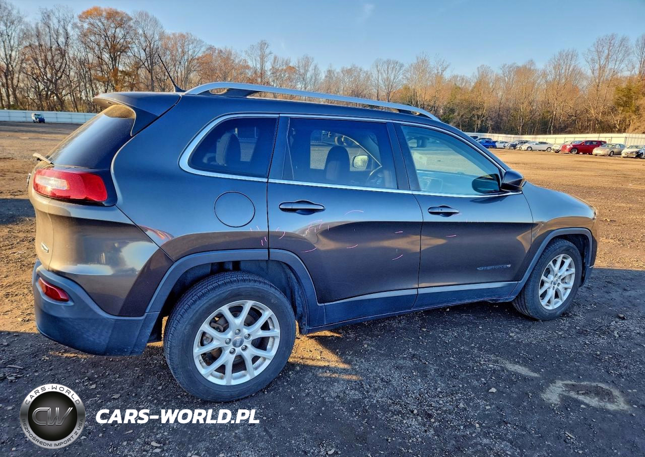 2015 Jeep Cherokee Latitude VIN:1C4PJLCB5FW601842 - 3