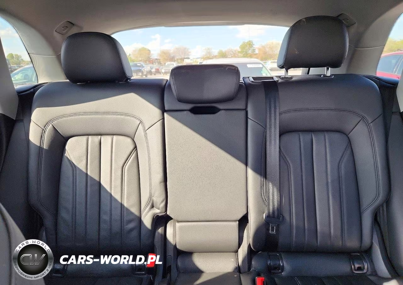 2018 Audi Q5 Premium VIN:WA1ANAFY4J2030482 - 10