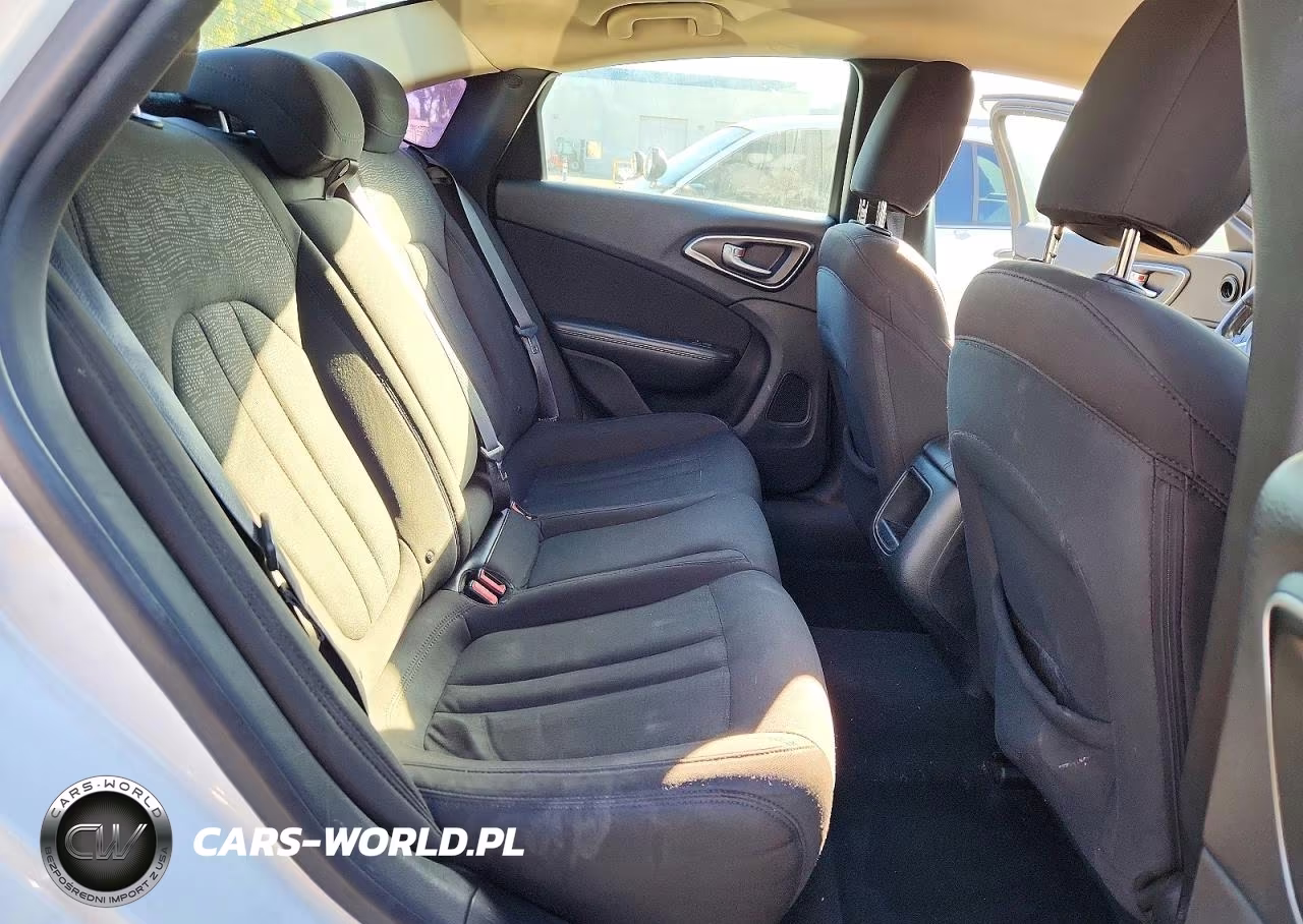 2015 Chrysler 200 Limited VIN:1C3CCCAB7FN670912 - 10