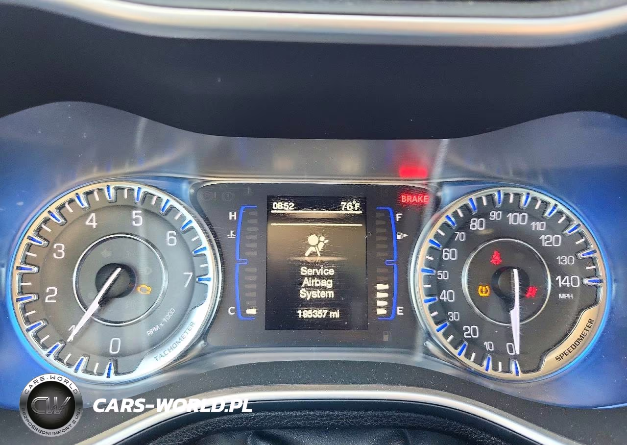 2015 Chrysler 200 Limited VIN:1C3CCCAB7FN670912 - 9