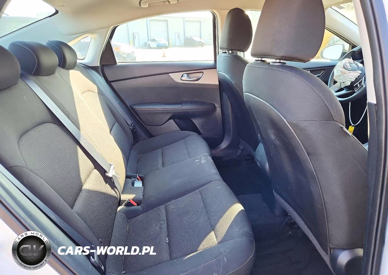 2021 Kia Forte Fe VIN:3KPF24ADXME345157 - 10