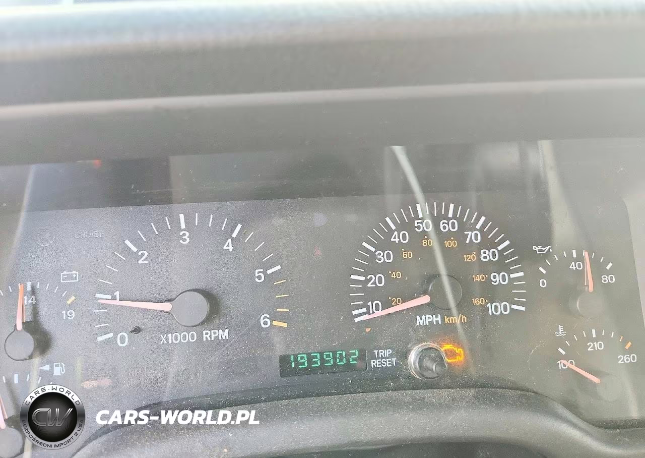2001 Jeep Cherokee Sport VIN:1J4FF48S71L611367 - 9