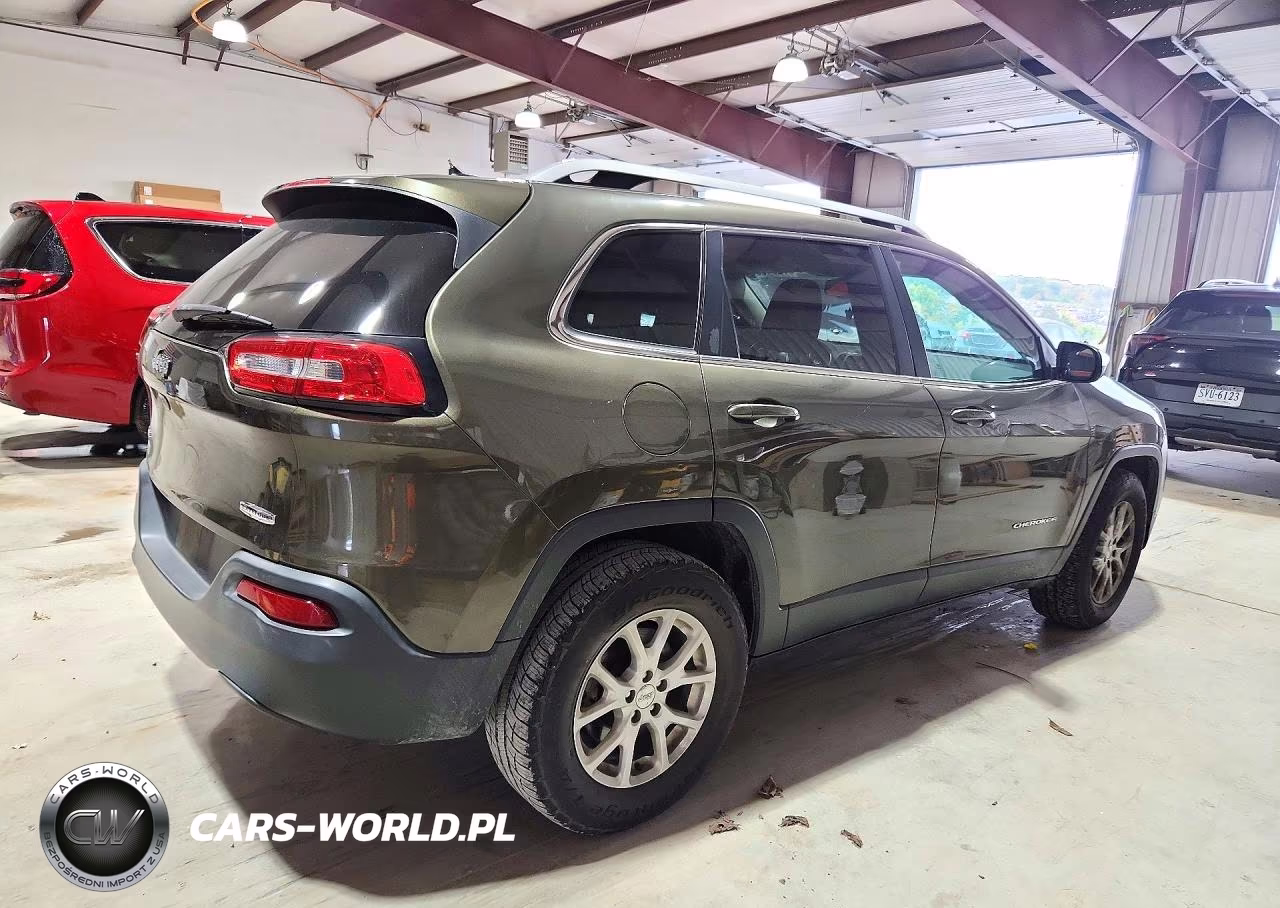 2015 Jeep Cherokee Latitude VIN:1C4PJMCB0FW571803 - 3