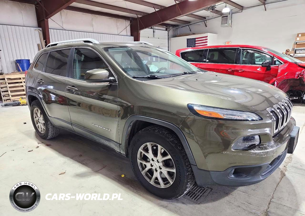 2015 Jeep Cherokee Latitude VIN:1C4PJMCB0FW571803 - 4