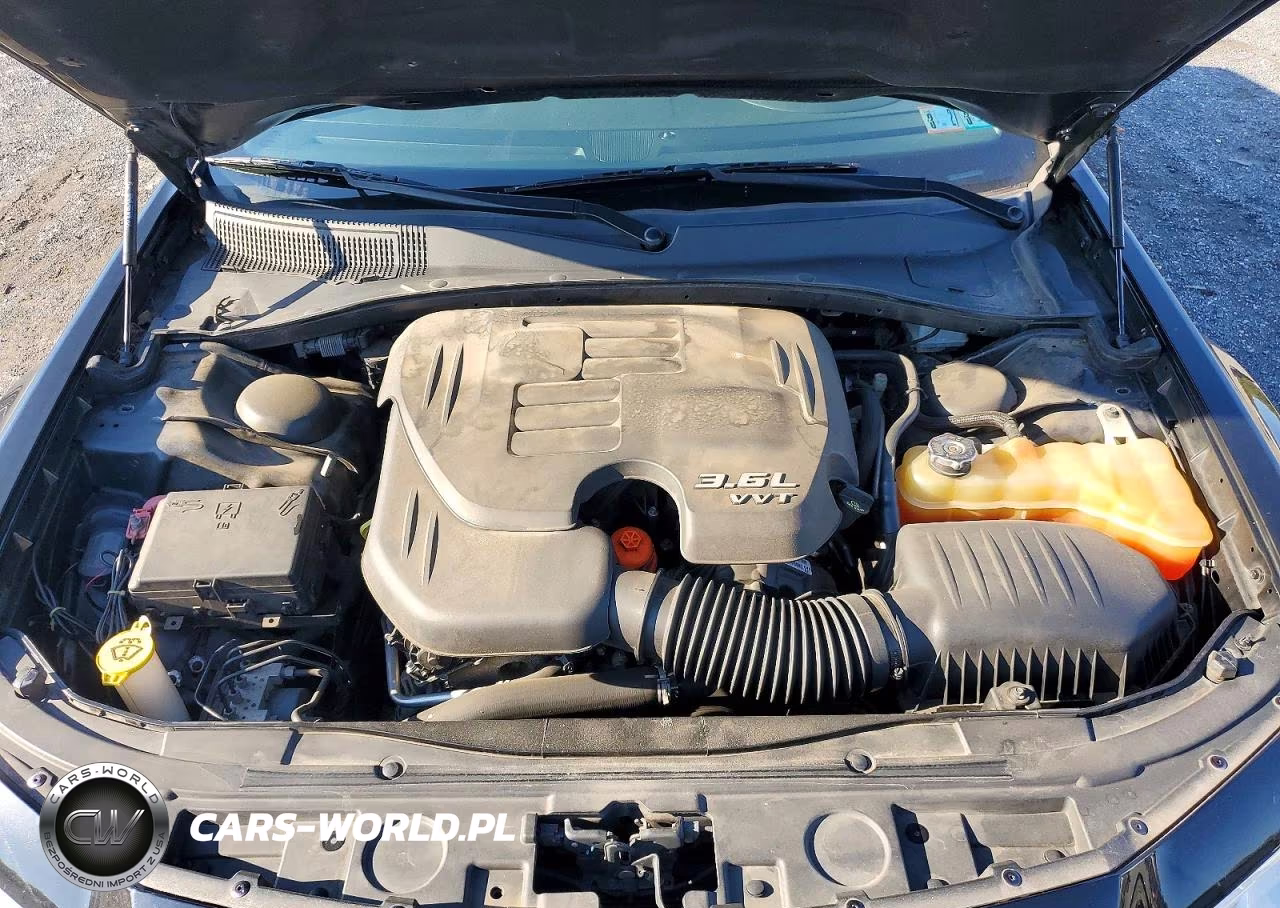 2016 Chrysler 300C VIN:2C3CCAKG1GH325450 - 11