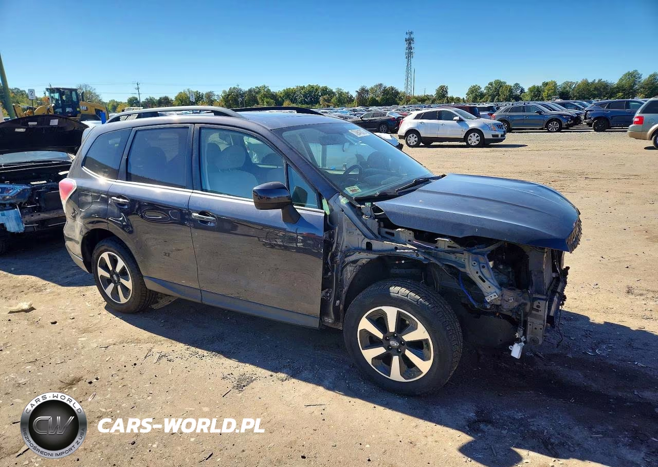 2017 Subaru Forester 2.5I Premium VIN:JF2SJAEC6HH556570 - 4