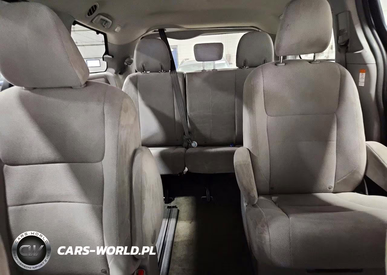 2018 Toyota Sienna L VIN:5TDZZ3DCXJS948536 - 10