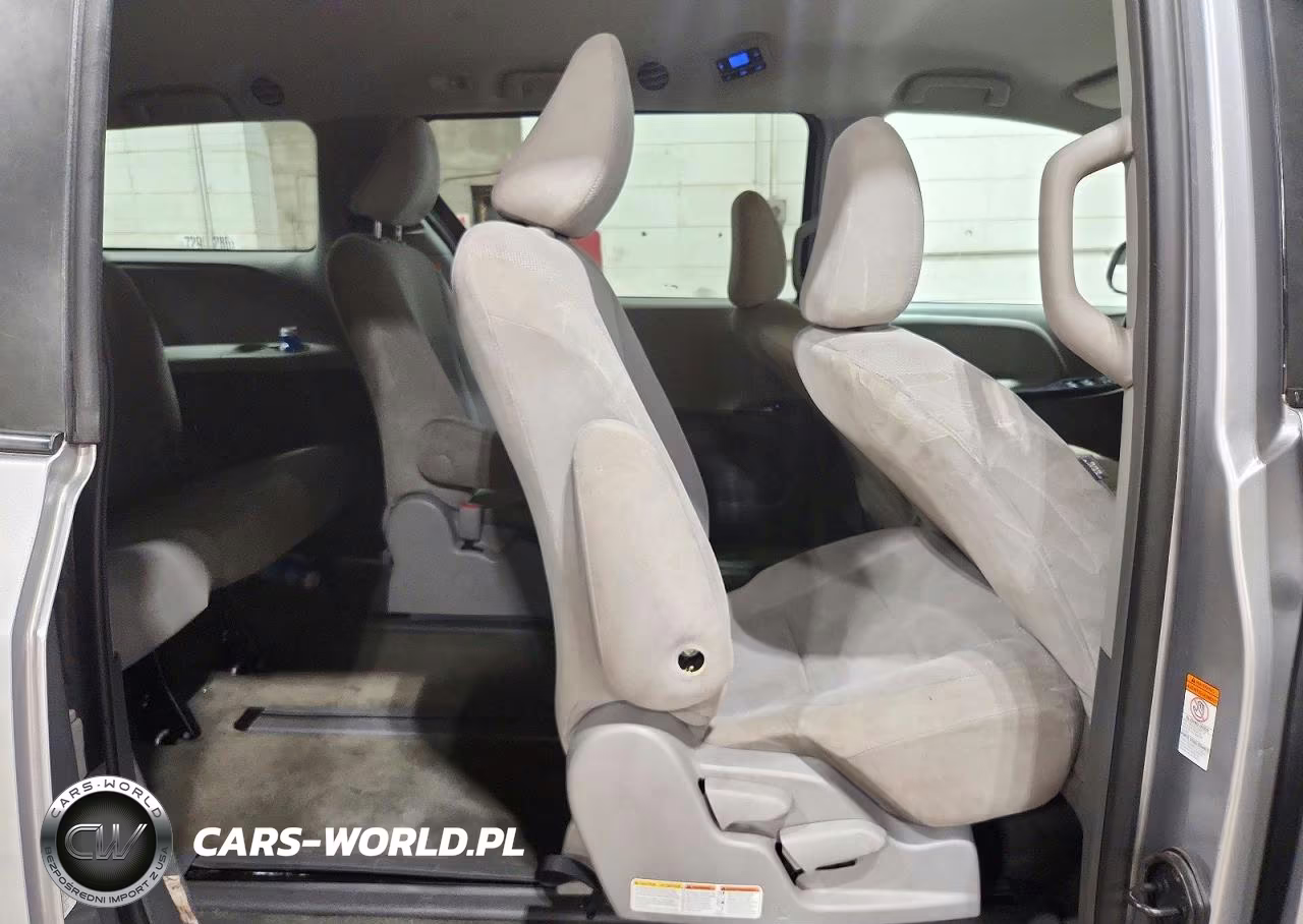 2018 Toyota Sienna L VIN:5TDZZ3DCXJS948536 - 11