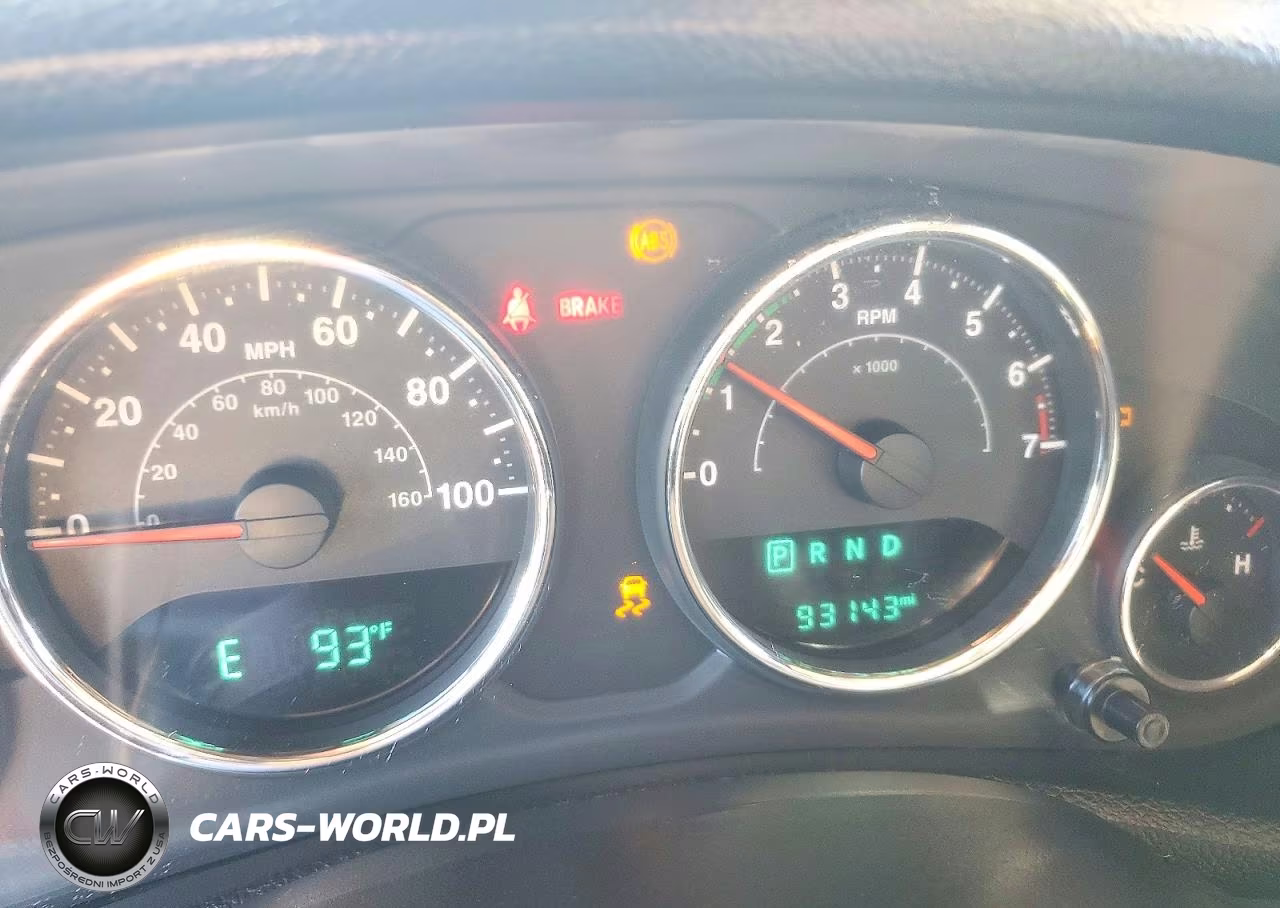 2015 Jeep Wrangler Unlimited Sahara VIN:1C4BJWEGXFL527971 - 9