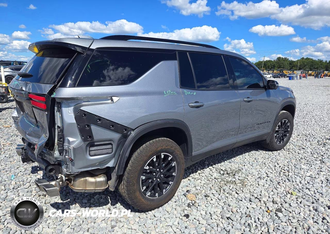 2025 Chevrolet Traverse Z71 VIN:1GNEVJRS6SJ218630 - 3
