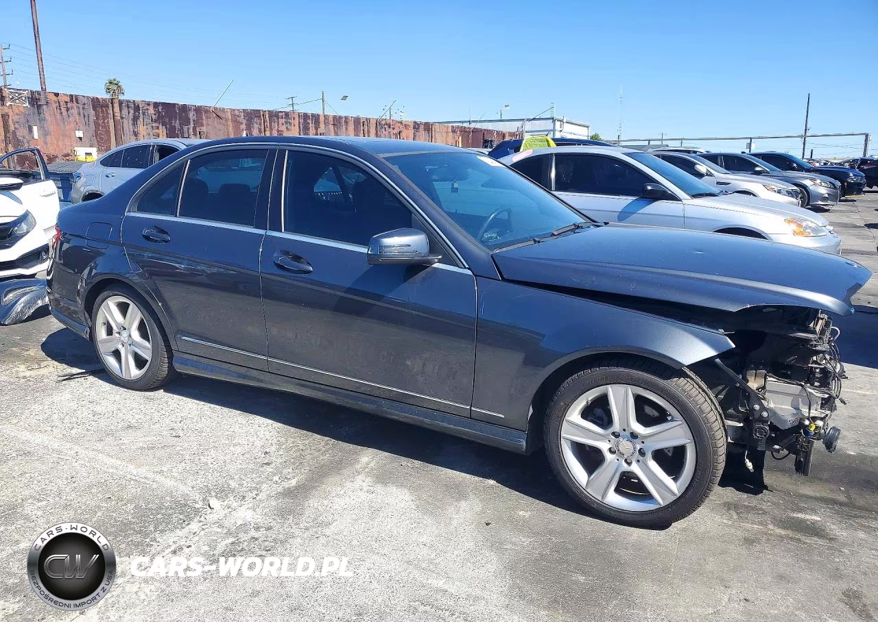2011 Mercedes-Benz C 300 VIN:WDDGF5EB3BF631240 - 4