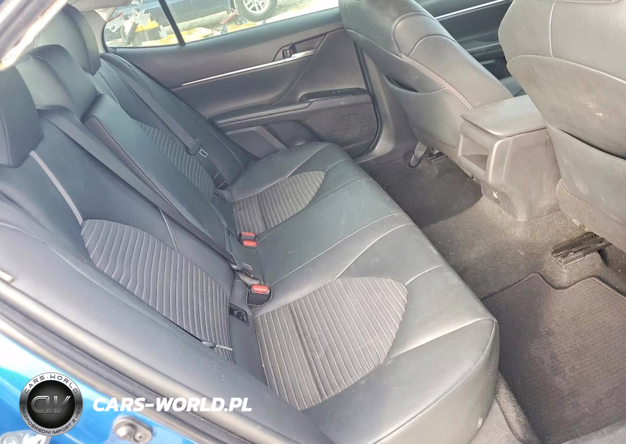 2018 Toyota Camry VIN:4T1B11HKXJU155968 - 10