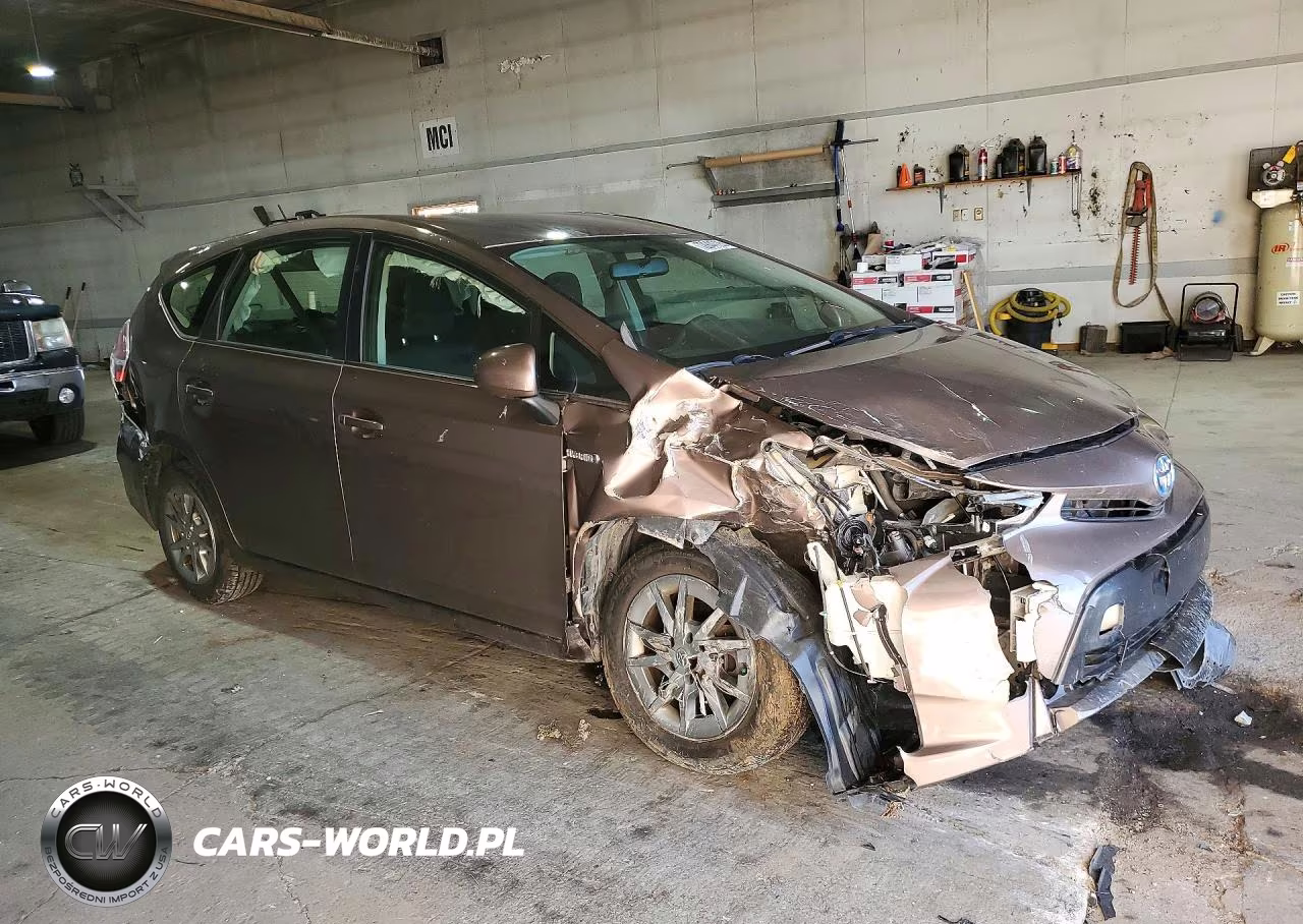 2015 Toyota Prius V Two VIN:JTDZN3EU3FJ038279 - 4