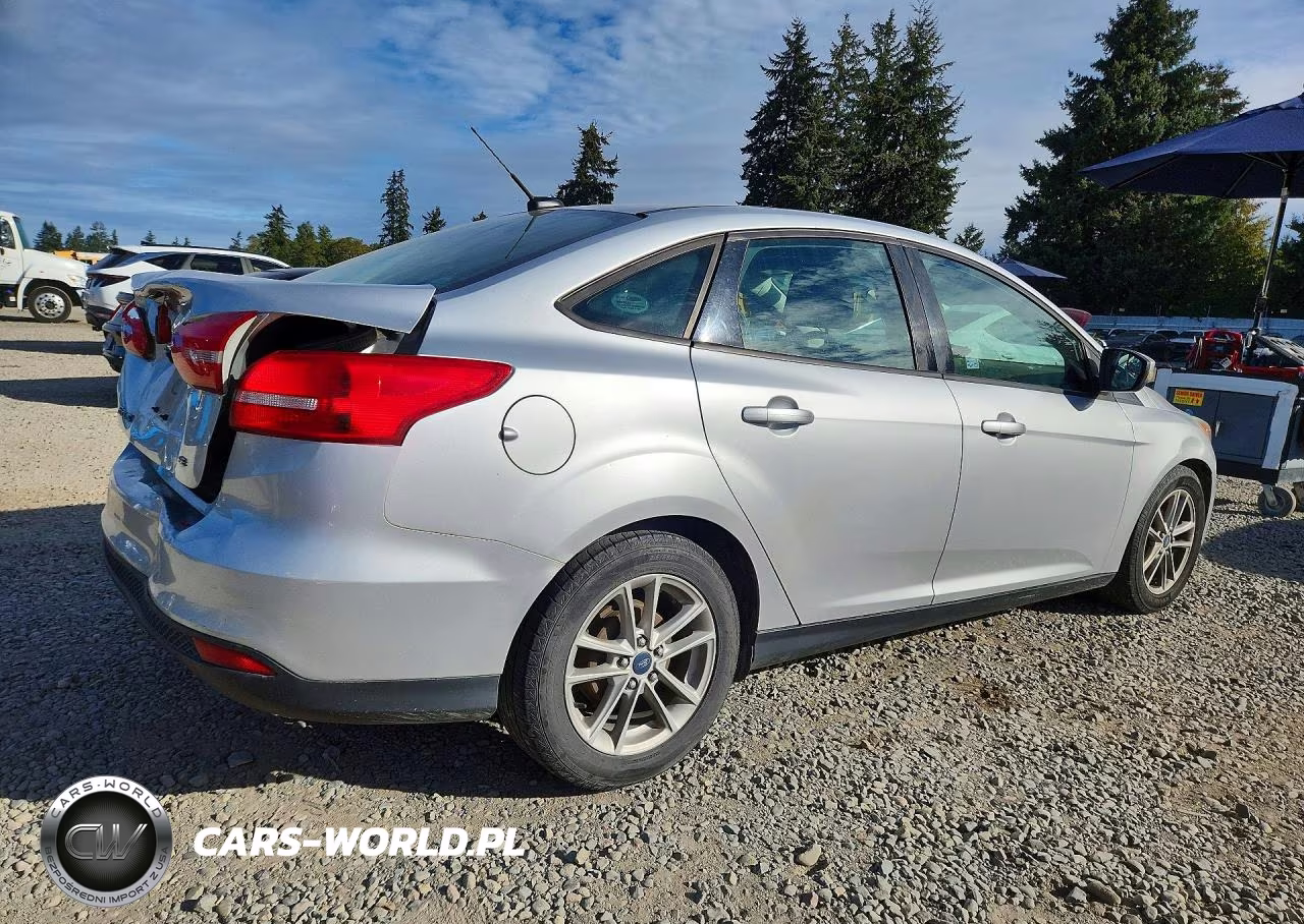 2015 Ford Focus Se VIN:1FADP3F20FL241786 - 3