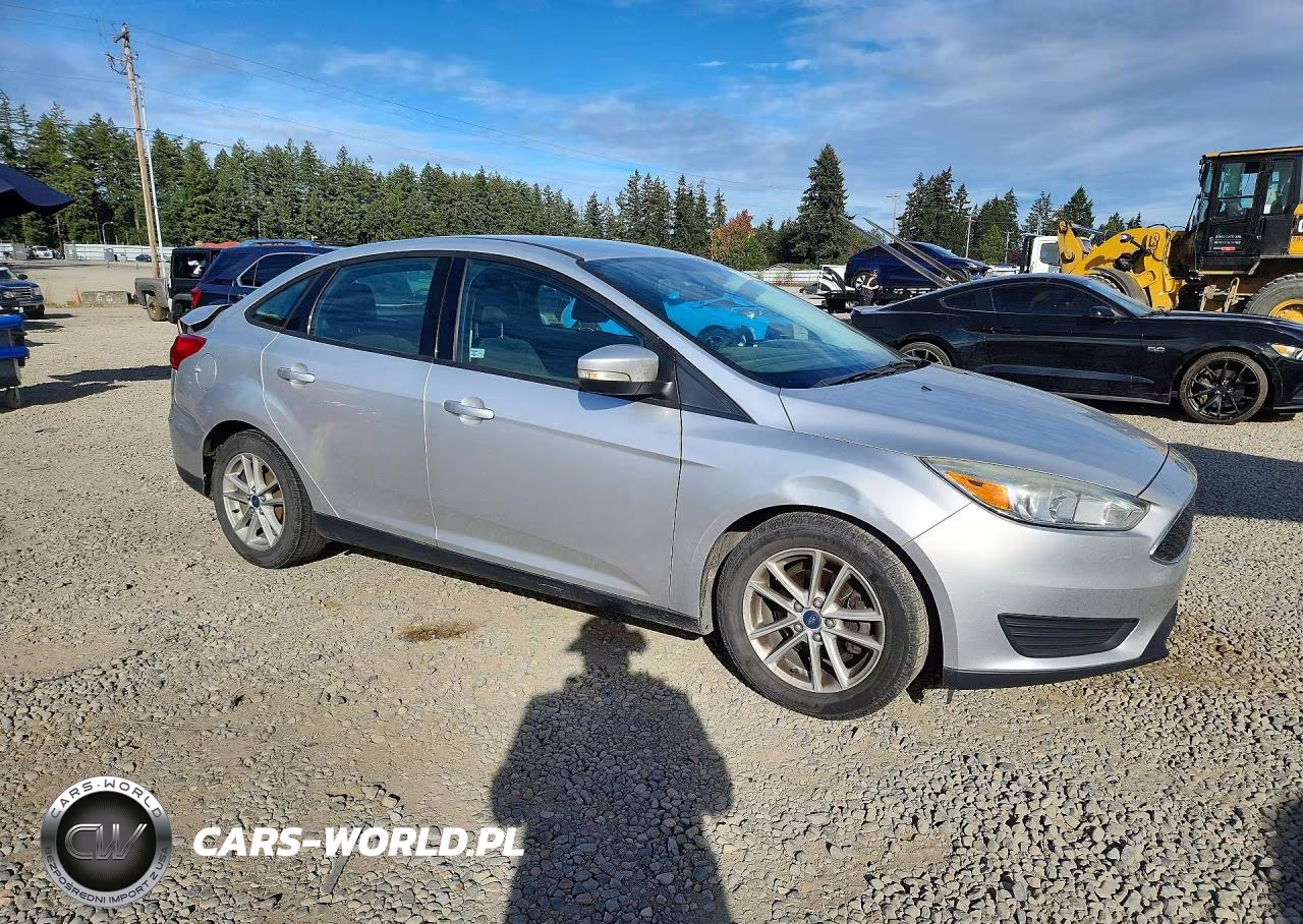 2015 Ford Focus Se VIN:1FADP3F20FL241786 - 4