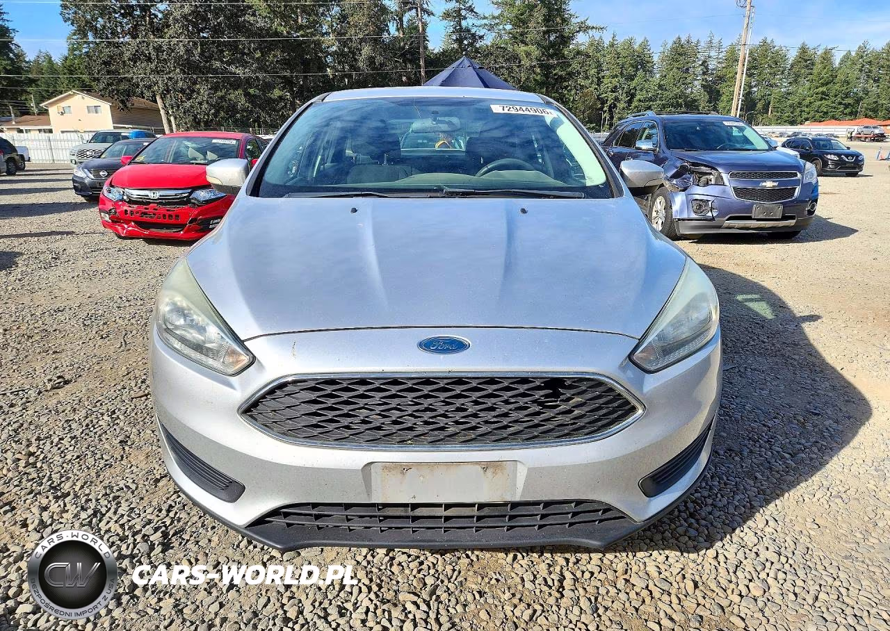 2015 Ford Focus Se VIN:1FADP3F20FL241786 - 5