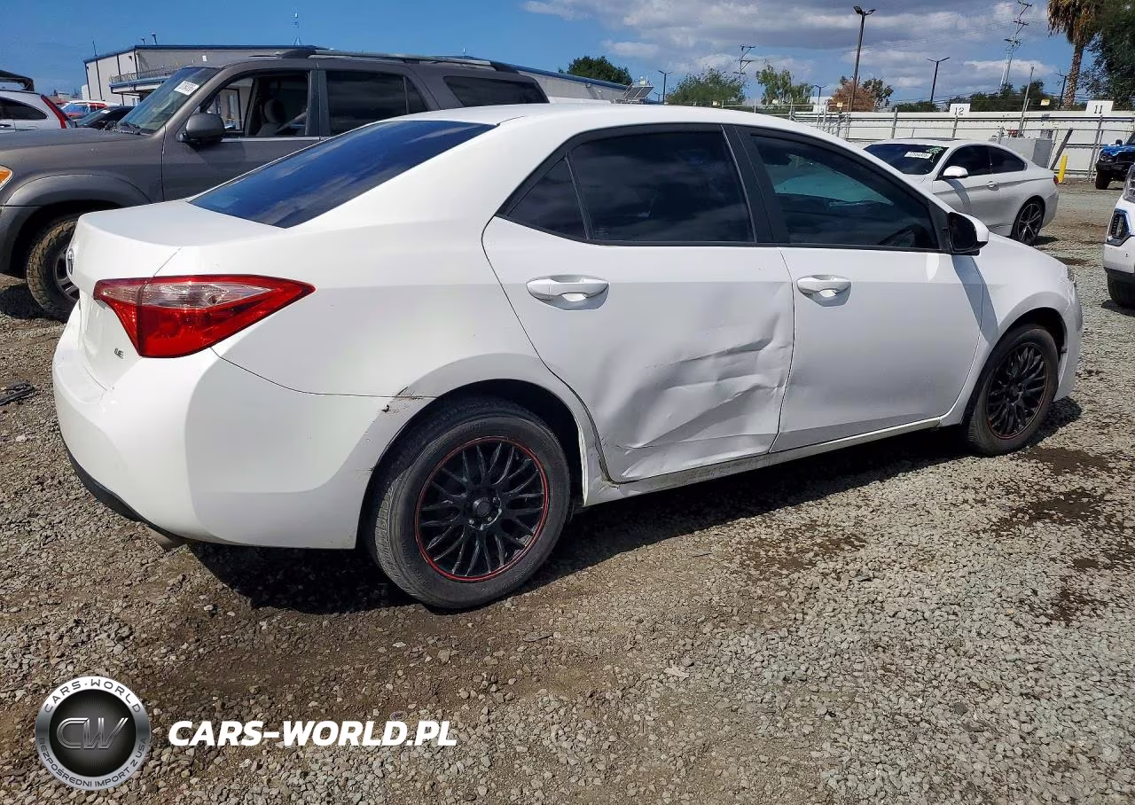 2019 Toyota Corolla Le VIN:5YFBURHE0KP881082 - 3