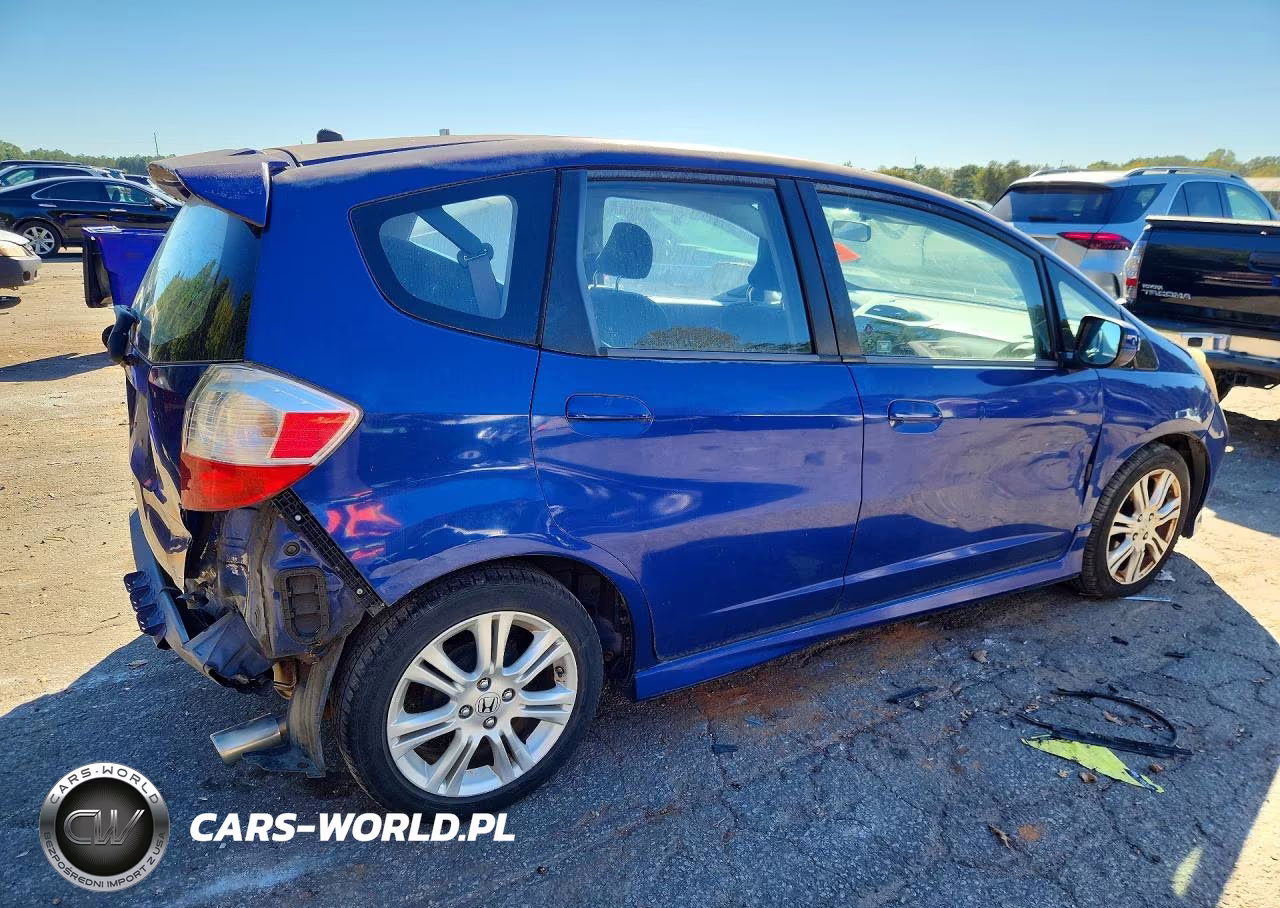 2010 Honda Fit Sport VIN:JHMGE8H46AC018023 - 3