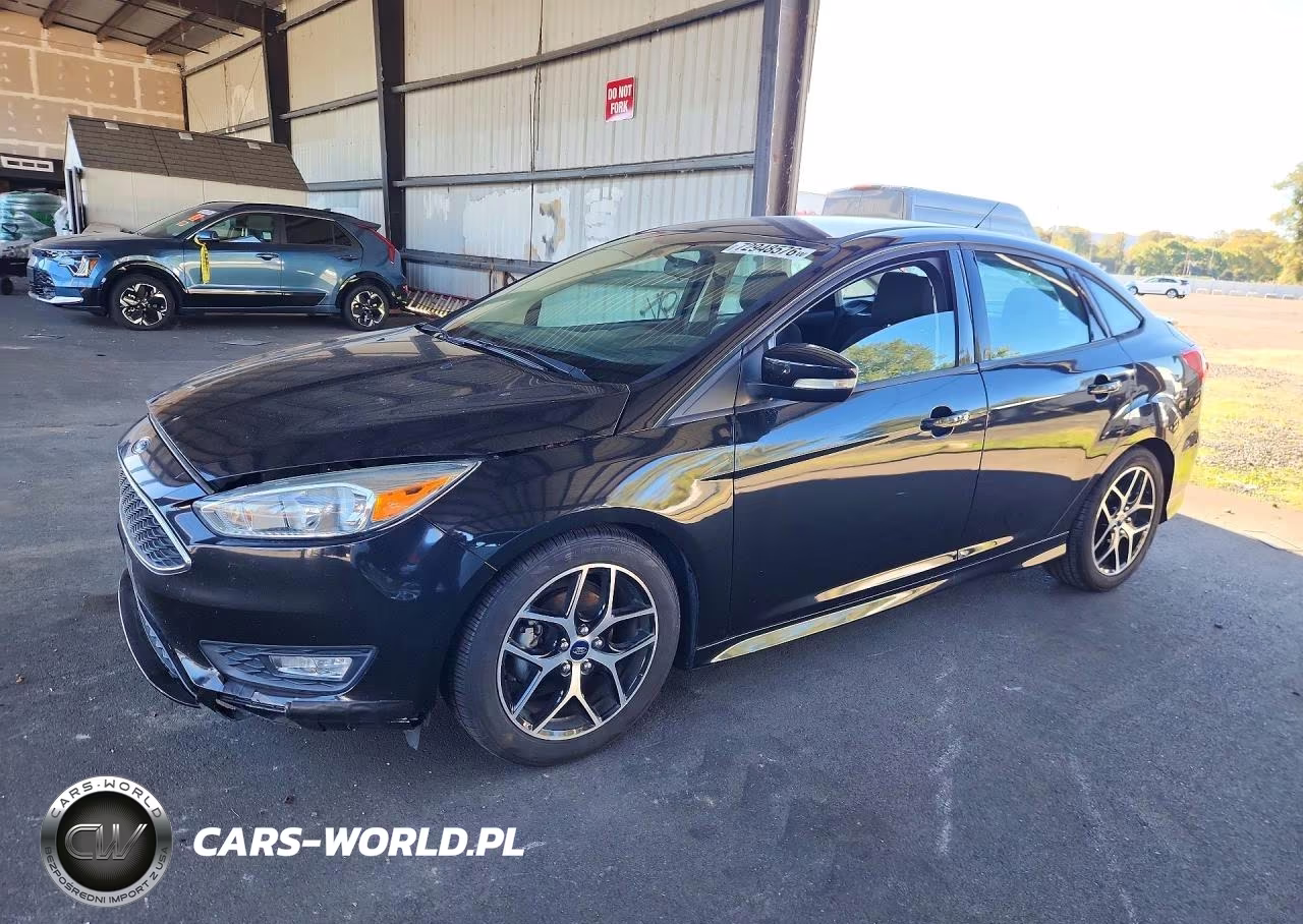 2015 Ford Focus Se VIN:1FADP3F22FL364117 - 1