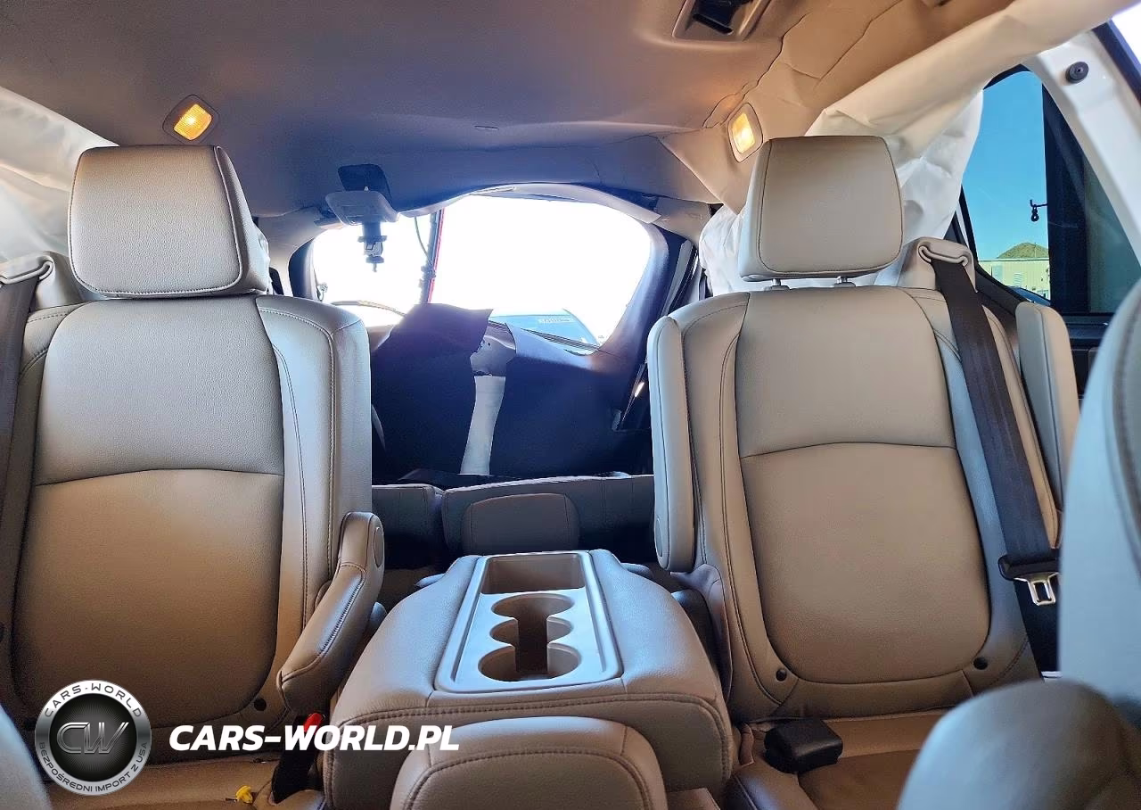 2021 Honda Odyssey Touring VIN:5FNRL6H8XMB010988 - 10