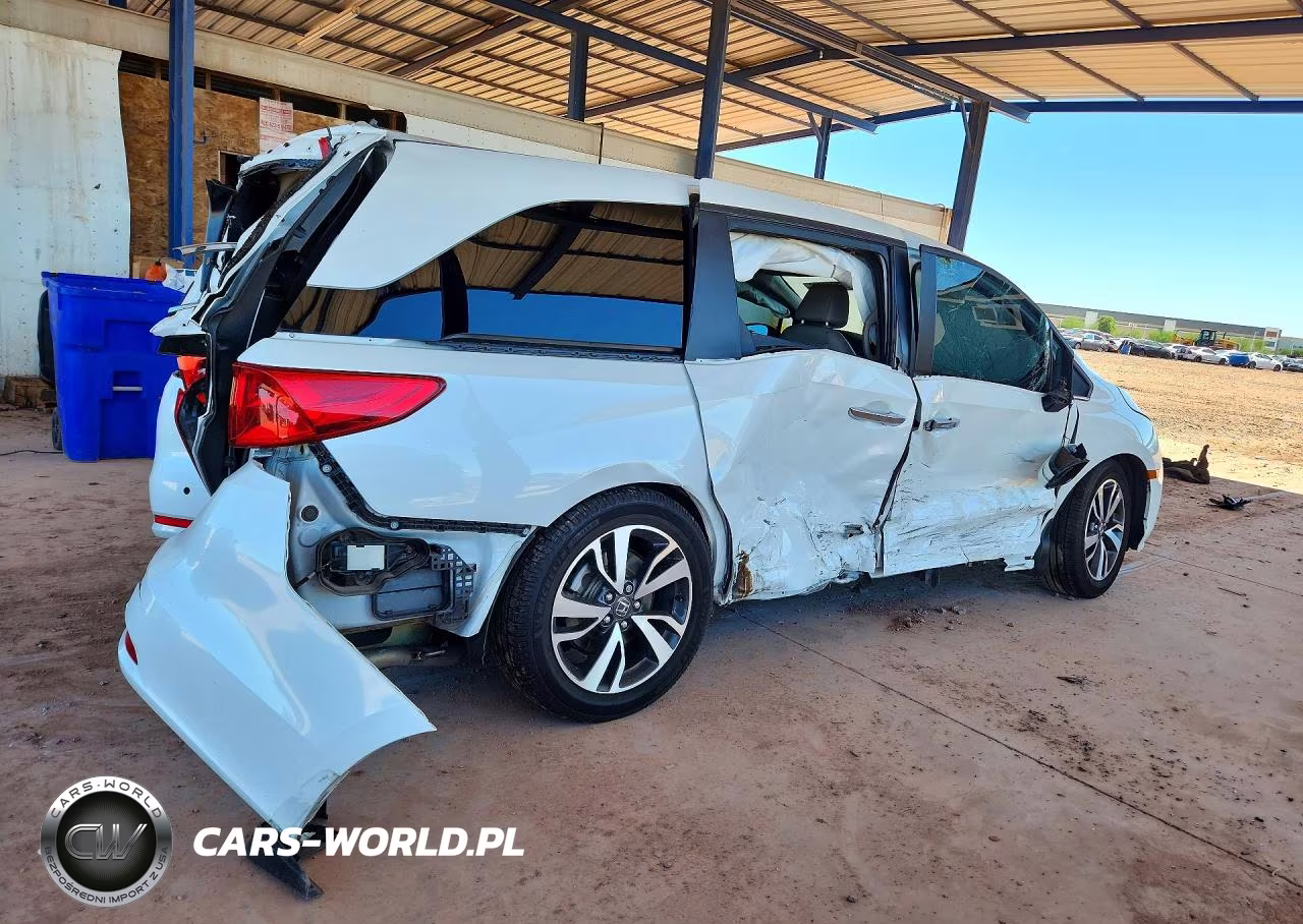 2021 Honda Odyssey Touring VIN:5FNRL6H8XMB010988 - 3