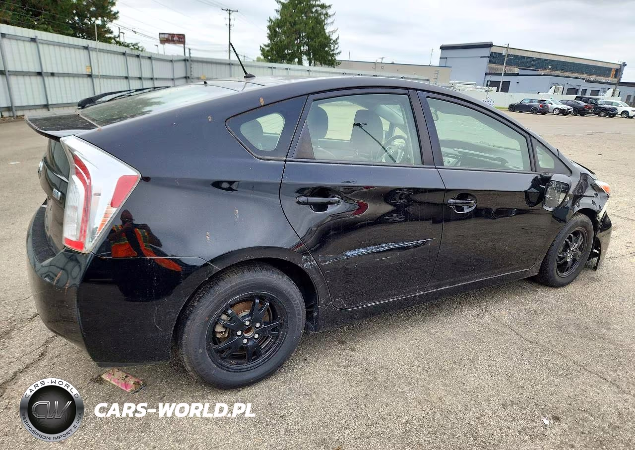 2015 Toyota Prius Two VIN:JTDKN3DU7F0434658 - 3