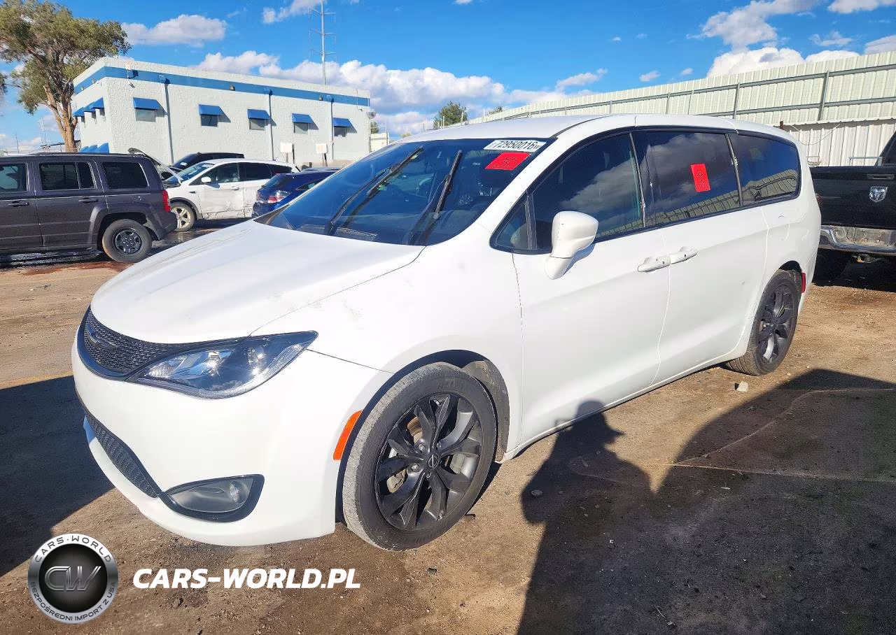 2020 Chrysler Pacifica Touring