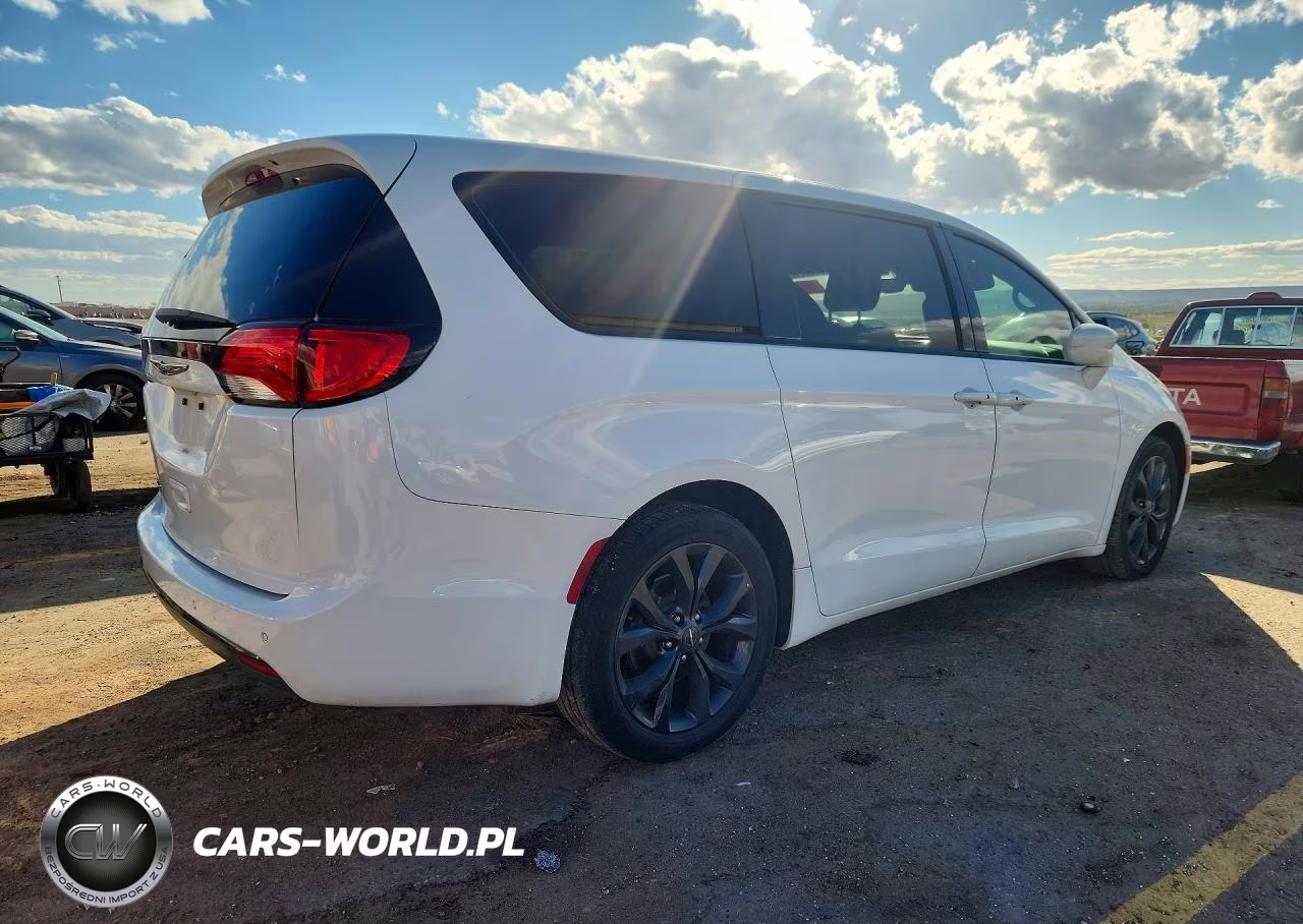 2020 Chrysler Pacifica Touring VIN:2C4RC1FG5LR238123 - 3
