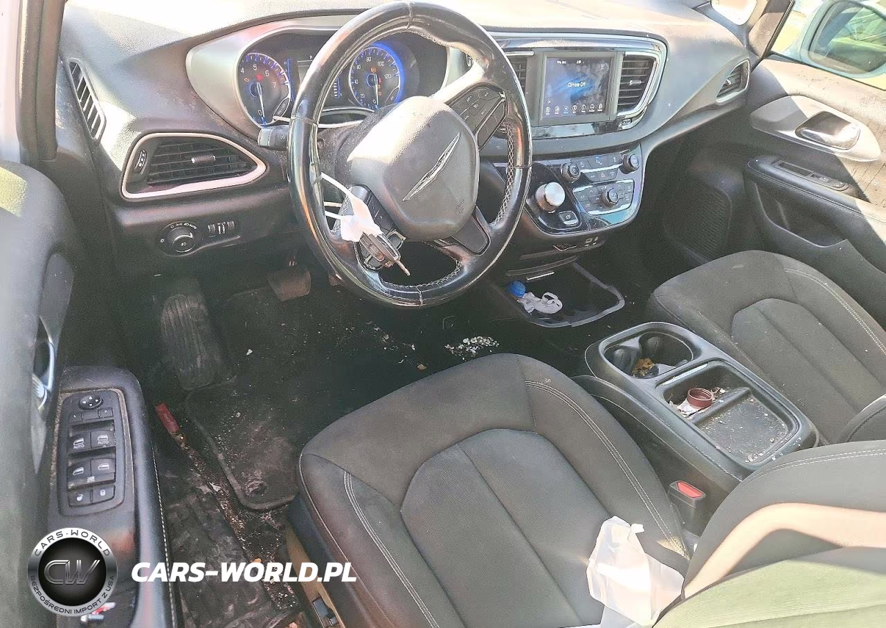 2020 Chrysler Pacifica Touring VIN:2C4RC1FG5LR238123 - 8