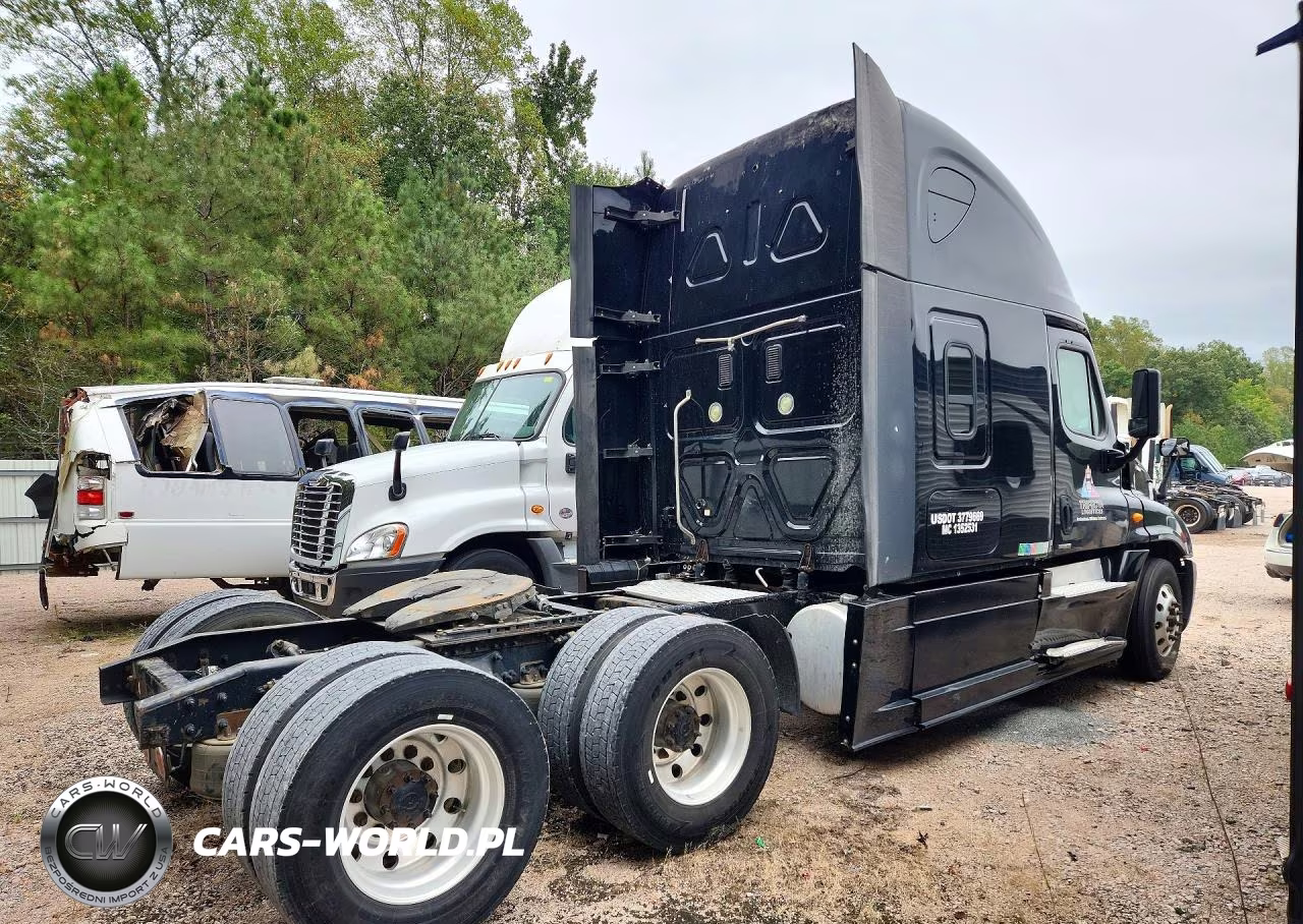 2014 Freightliner Cascadia Semi Truck VIN:3AKJGLD58ESFH3091 - 3