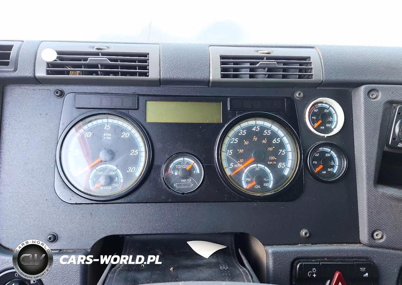 2015 Freightliner Cascadia 125 VIN:3AKJGLD51FSFP6758 - 9