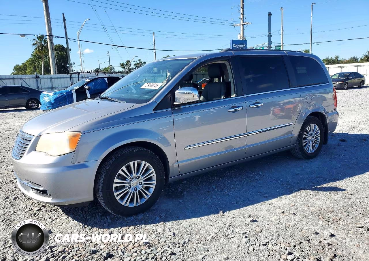 2013 Chrysler Town & Country Touring L