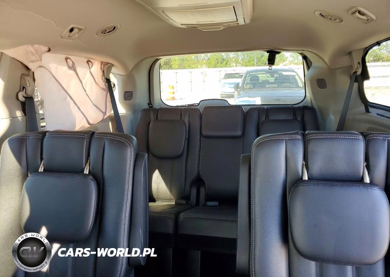 2013 Chrysler Town & Country Touring L VIN:2C4RC1CG1DR747843 - 10