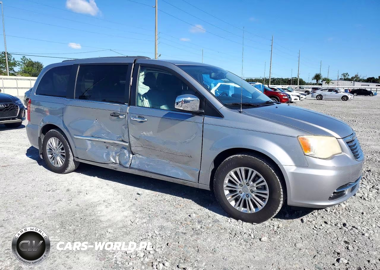2013 Chrysler Town & Country Touring L VIN:2C4RC1CG1DR747843 - 4