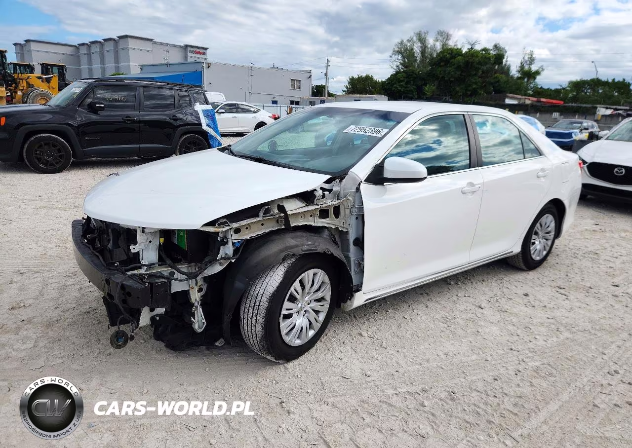 2014 Toyota Camry Le – zdjęcie 1 z 13