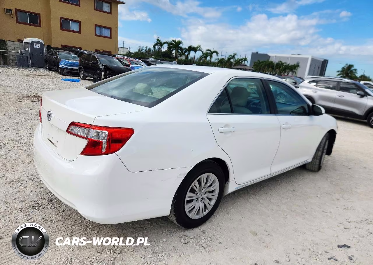 2014 Toyota Camry Le VIN:4T4BF1FK5ER414513 - 3