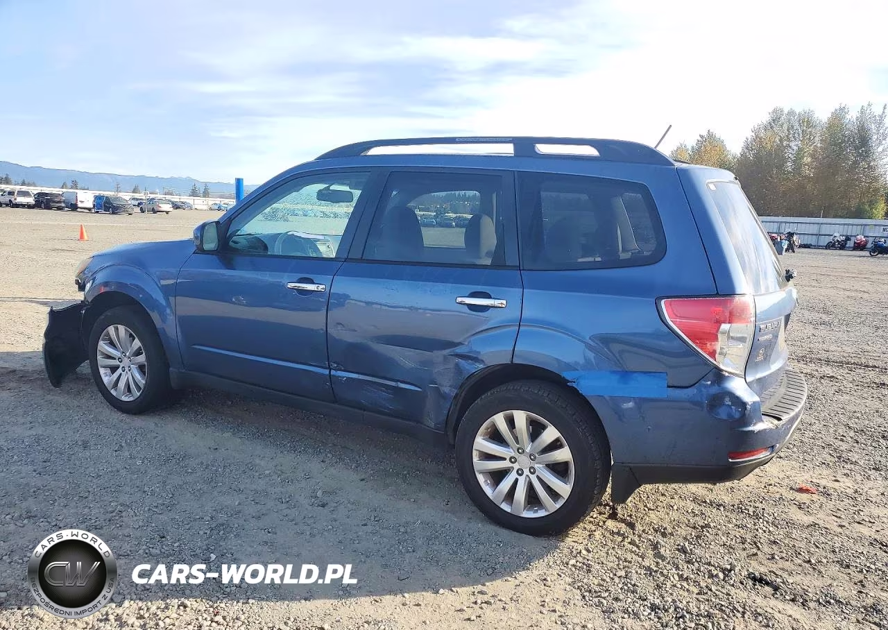 2013 Subaru Forester 2.5X Premium VIN:JF2SHADC8DH435403 - 2