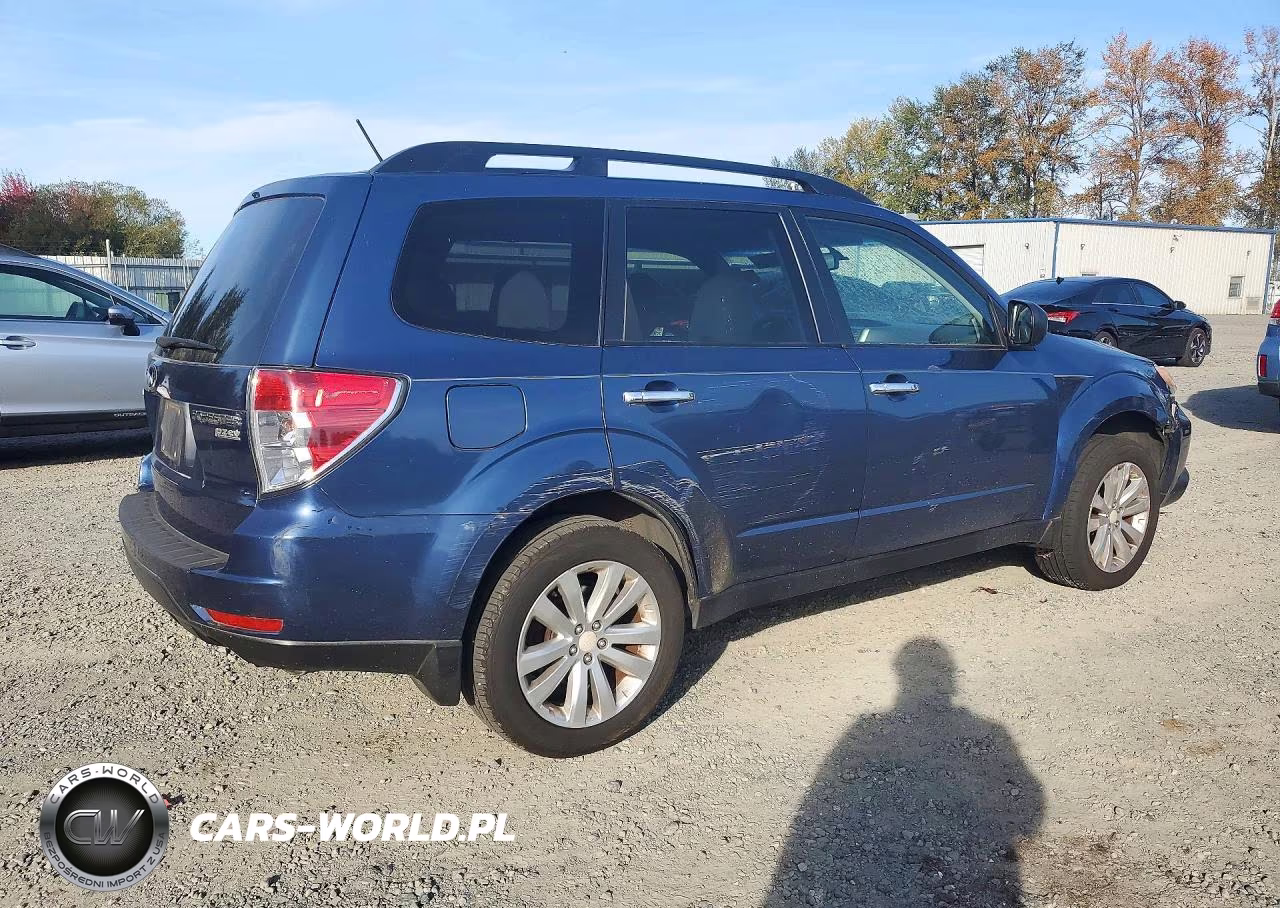 2013 Subaru Forester 2.5X Premium VIN:JF2SHADC8DH435403 - 3