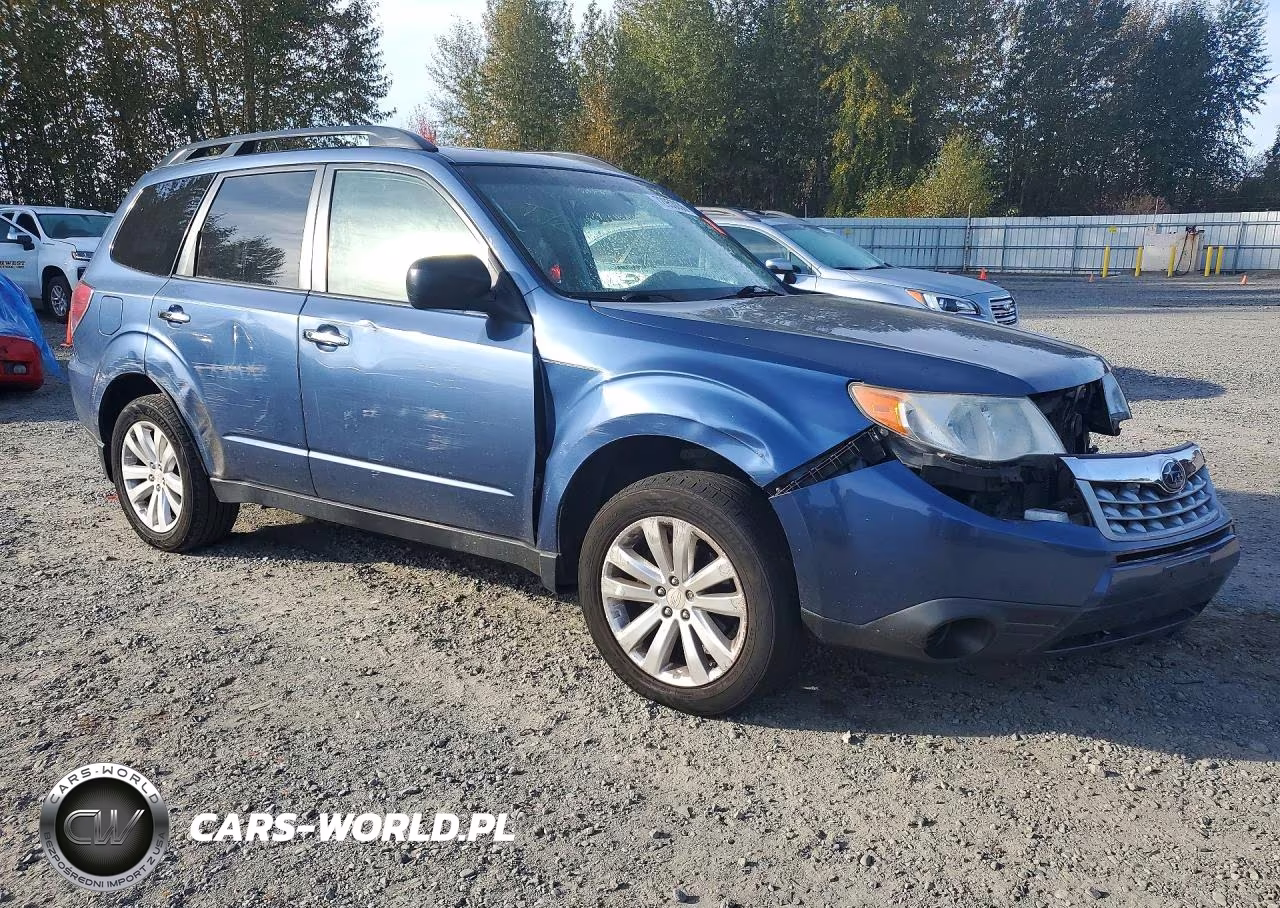 2013 Subaru Forester 2.5X Premium VIN:JF2SHADC8DH435403 - 4