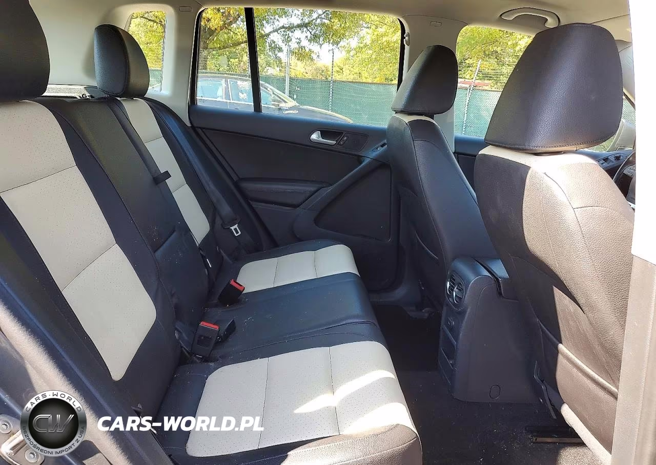 2016 Volkswagen Tiguan S VIN:WVGAV7AX9GW030031 - 10