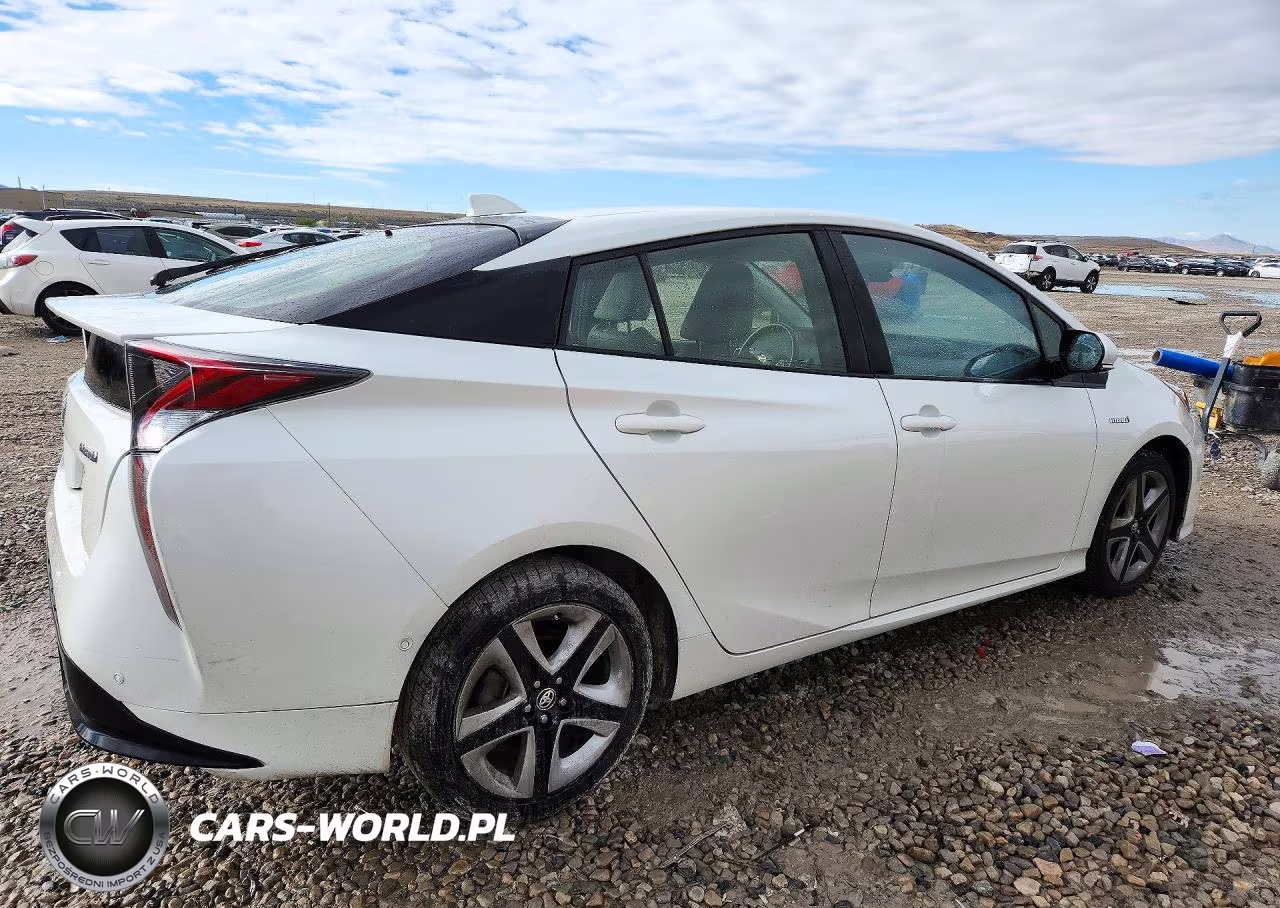 2017 Toyota Prius Four Touring VIN:JTDKARFU7H3036251 - 3