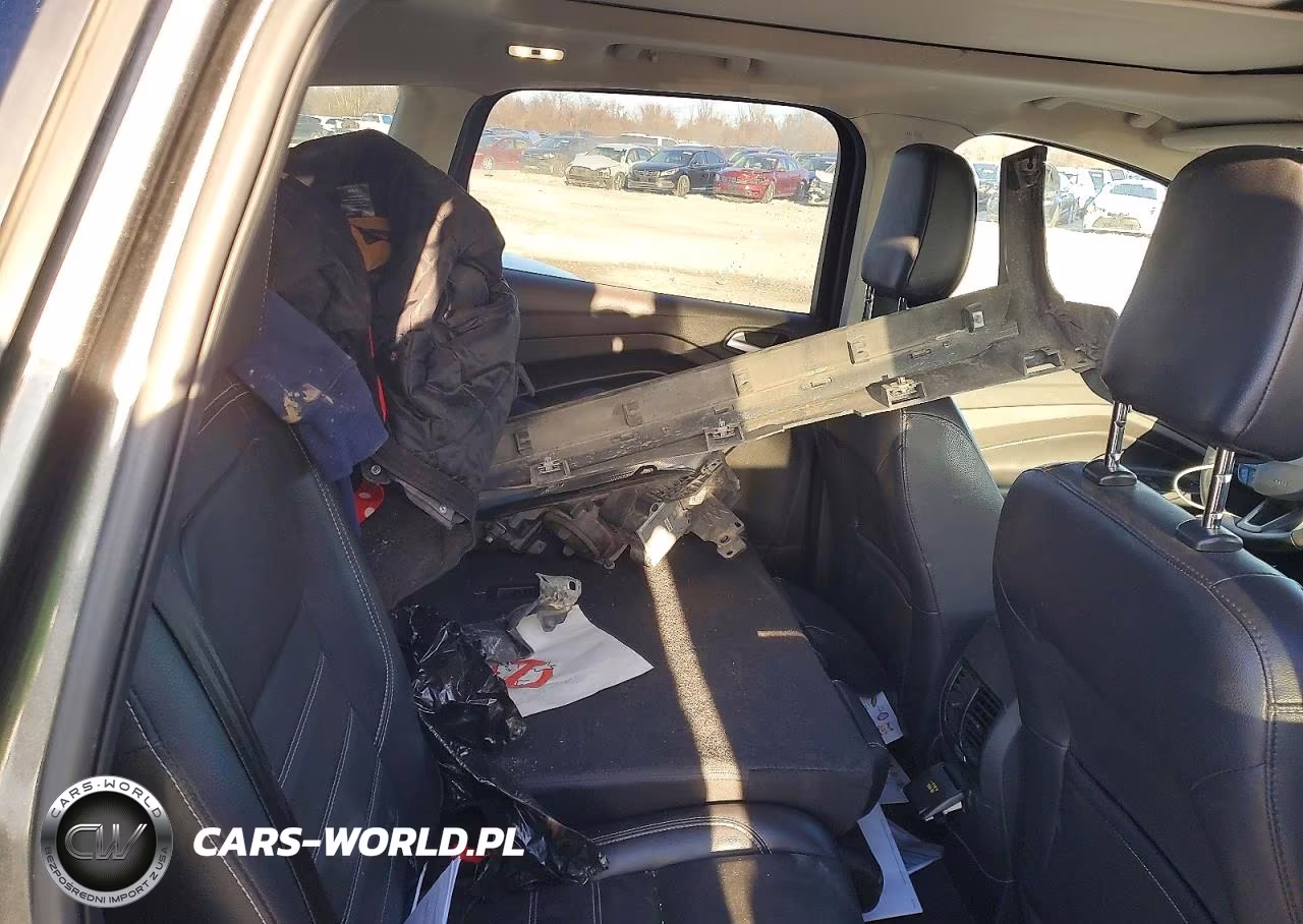 2019 Ford Escape Titanium VIN:1FMCU9J9XKUB27025 - 10