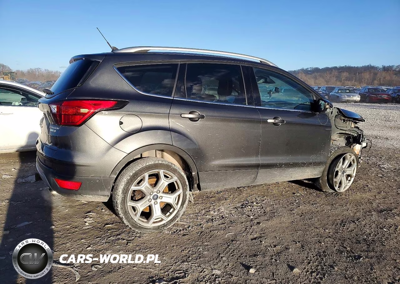 2019 Ford Escape Titanium VIN:1FMCU9J9XKUB27025 - 3