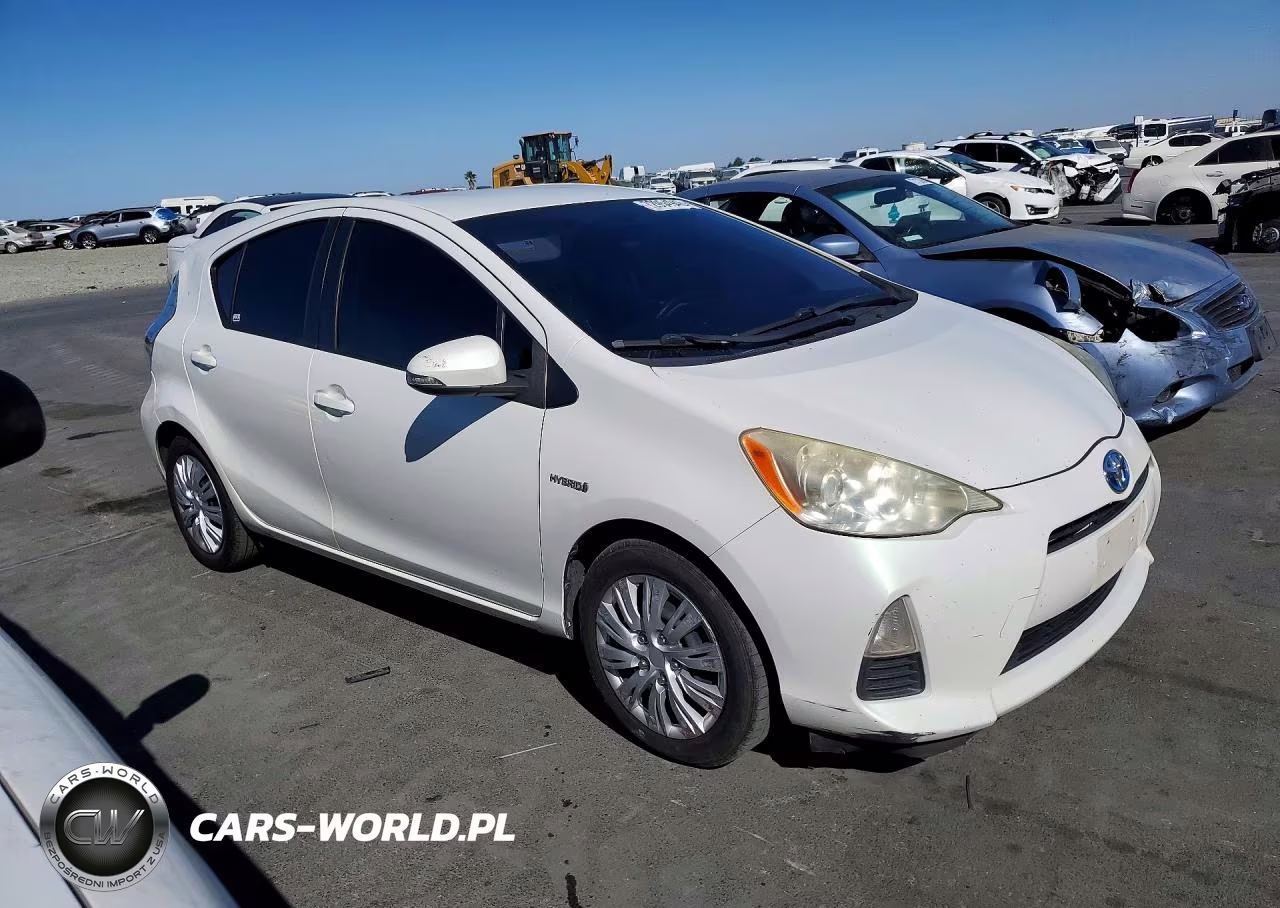 2013 Toyota Prius C One VIN:JTDKDTB31D1541712 - 4